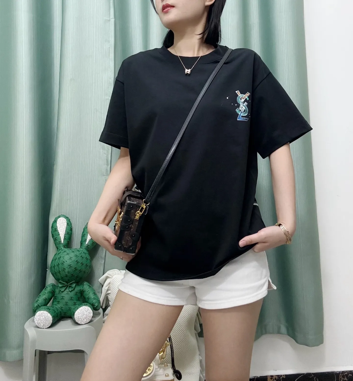 Black ， Same Style